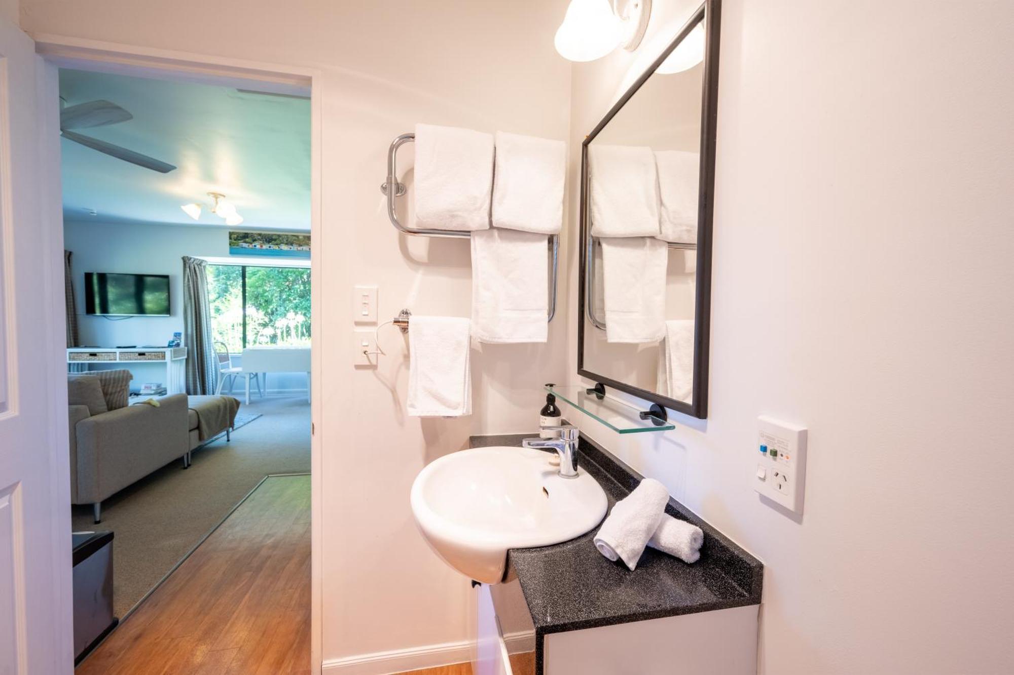 Woodside - Akaroa Holiday Cottage Ngoại thất bức ảnh